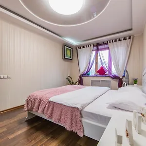 https://sunny-2-room-apartment-for-2-4-people-in-pechersk-near.hotels-of-kiev.com